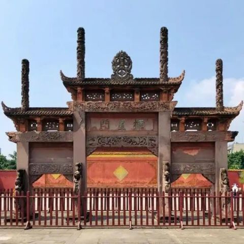 

德阳文庙是中国西部地区最大的文庙，始建于南宋开禧二年（1206年），现为全国重点文物保护单位，具有重要的历史和文化价值。